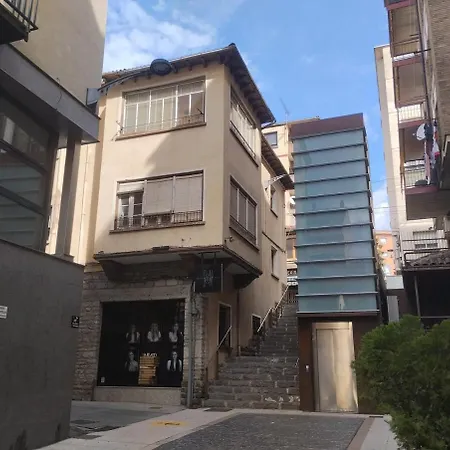 Amplio Y Céntrico Piso A Pie De Calle Sabiñánigo