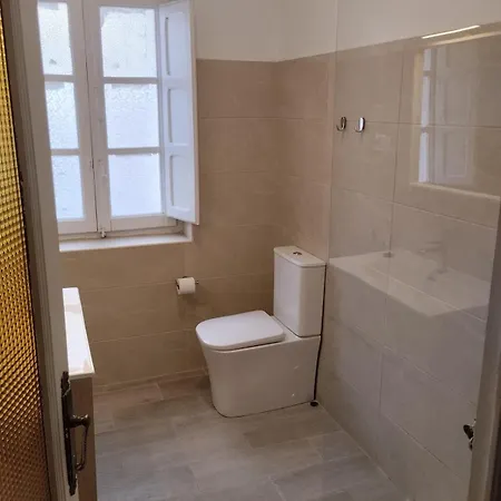 Amplio Y Centrico Piso A Pie De Calle