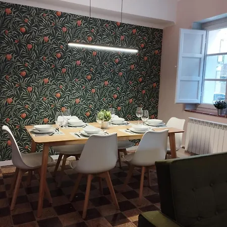 Amplio Y Centrico Piso A Pie De Calle *