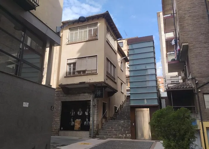 Amplio Y Centrico Piso A Pie De Calle Sabiñánigo