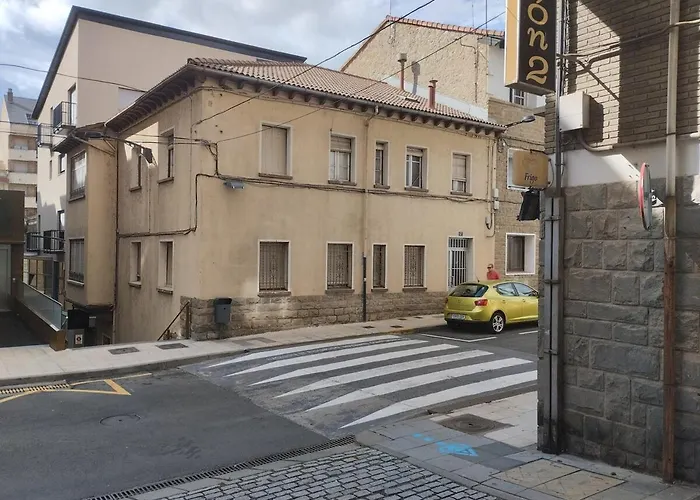 Amplio Y Centrico Piso A Pie De Calle Lägenhet Sabiñánigo