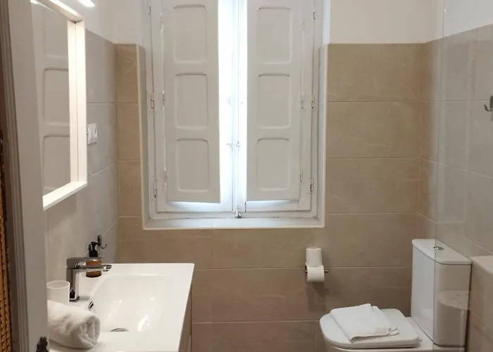 Amplio Y Centrico Piso A Pie De Calle Sabiñánigo