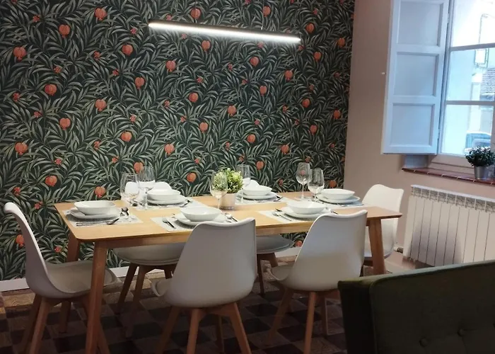 Amplio Y Centrico Piso A Pie De Calle *